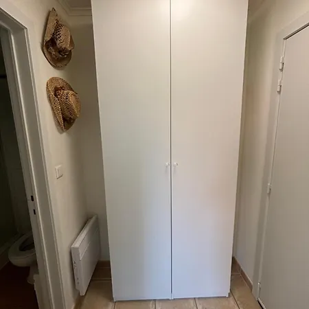 Op Het Gelijkvloers Met Tuintje Nabij