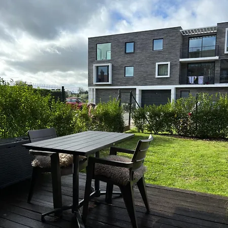 Op Het Gelijkvloers Met Tuintje Nabij * De Haan