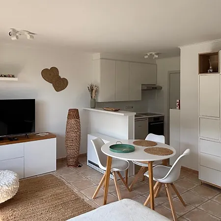 Op Het Gelijkvloers Met Tuintje Nabij