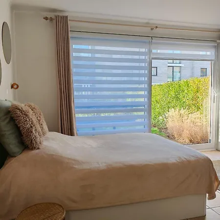 Op Het Gelijkvloers Met Tuintje Nabij Apartman De Haan