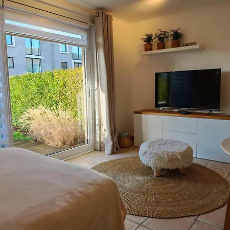 Op Het Gelijkvloers Met Tuintje Nabij Apartman *